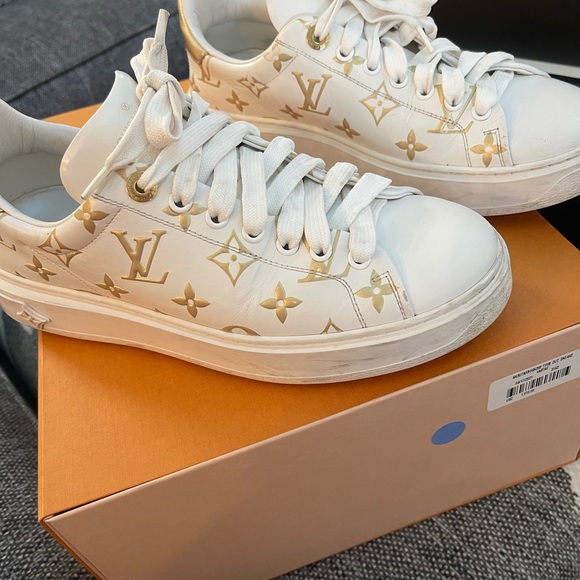 LOUIS VUITTON SNEAKERS - Picture 2 of 5